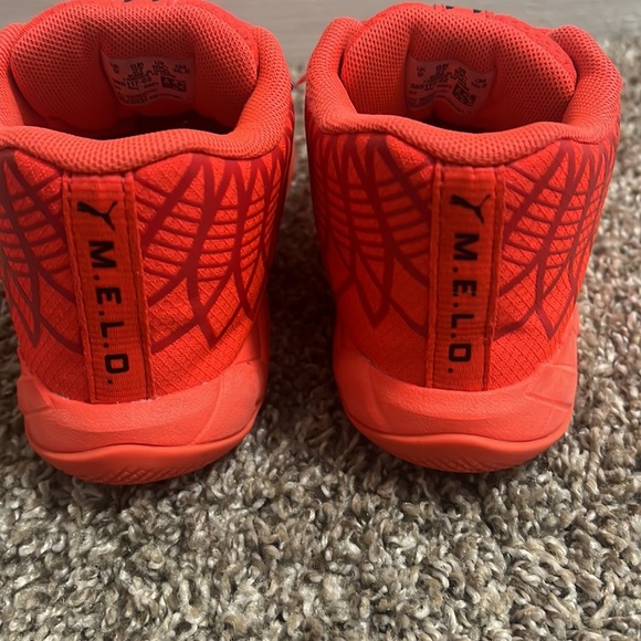 Excellent condition. Only worn a couple times. No flaws - Picture 3 of 4